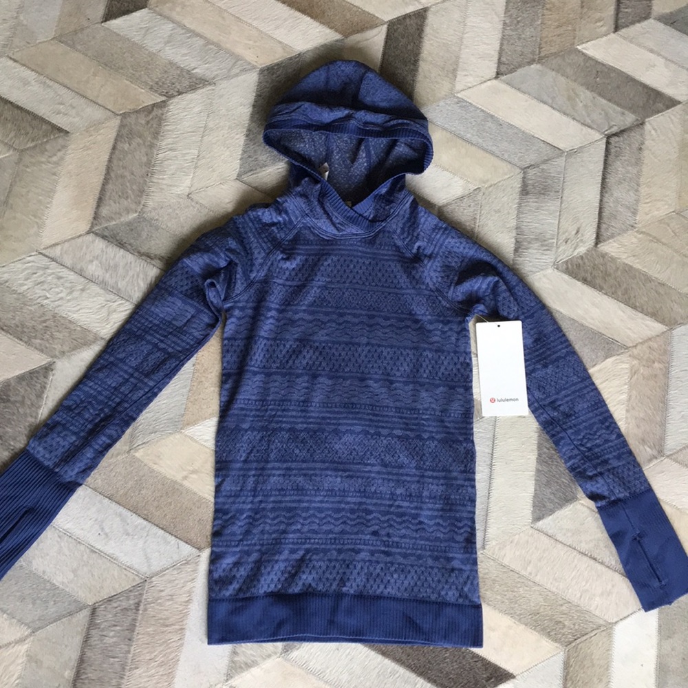 Lululemon long slv t-shirt hoodie sz 4 slim fit